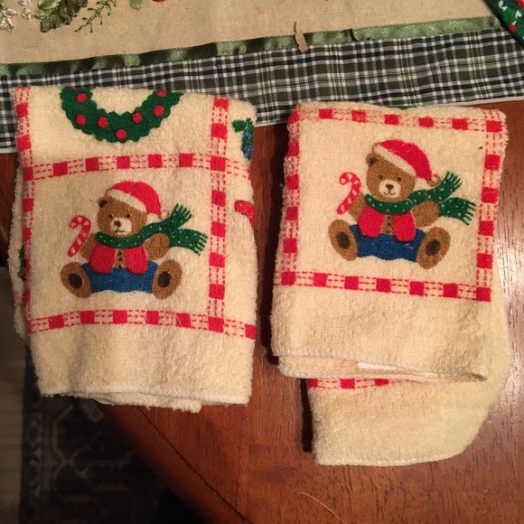 Never Used Vintage Xmas Towel & Pot Holder Bundle - Picture 2 of 5